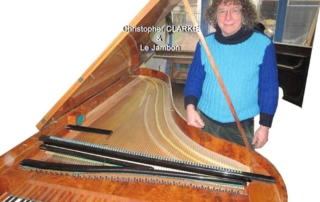 Christopher CLARKE, facteur de piano-forte et "Le Jambon", création du Maître facteur et affineur