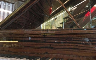 Piano à queue Mason & Hamlin, finition Ébène de Macassar, en Savoie