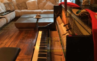 Location piano droit pour l'événementiel à Val d'Isère
