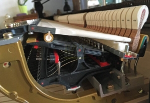 Chevalets en carbone ABS sur piano Kawaï Shigeru SK3