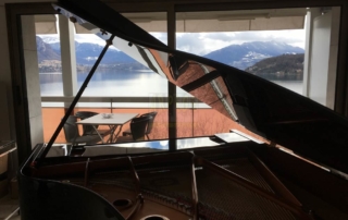 Piano avaec vue du lac d'Annecy