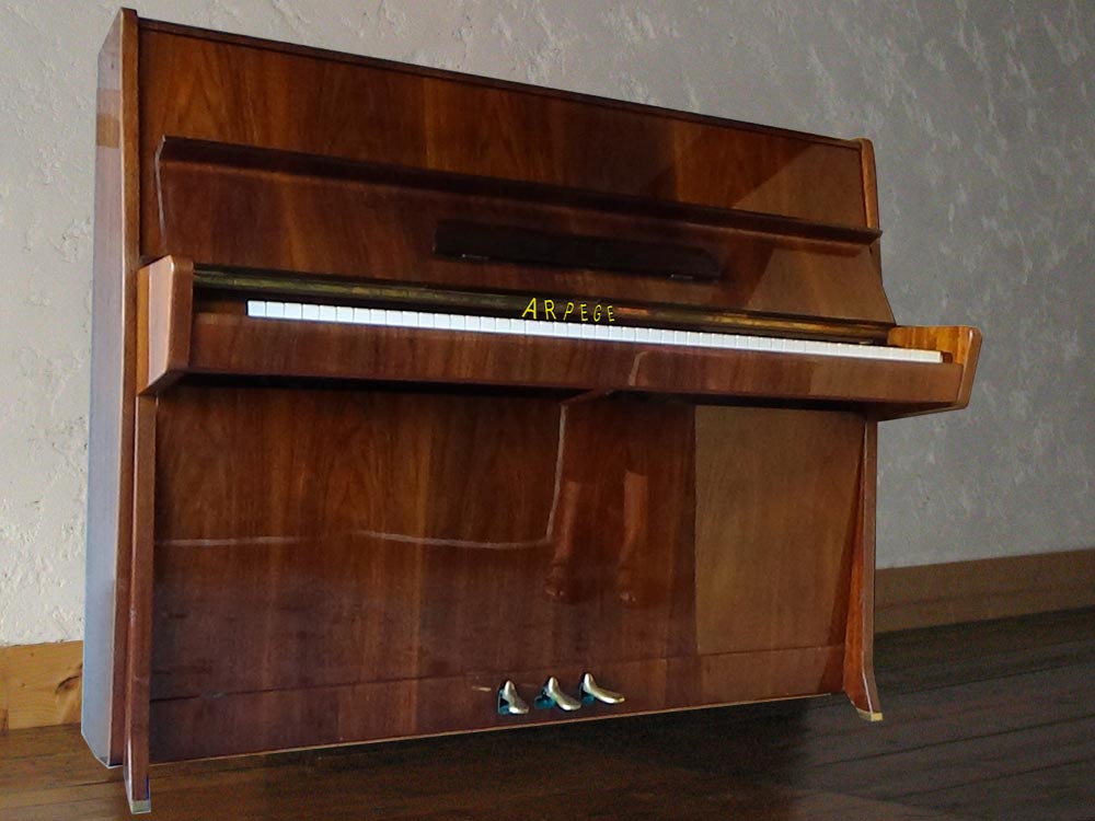 Piano Petrof 111 - acajou brillant