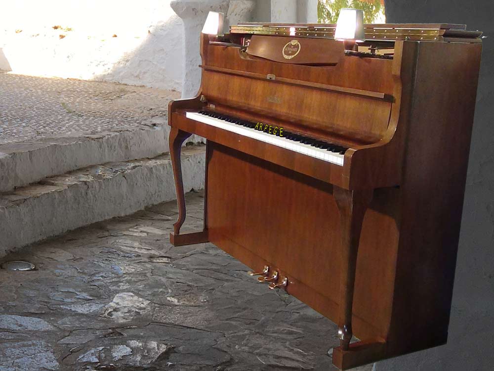 Piano Schimmel 112-9C finition noyer poli brillant, fait à Braunsweig, Allemagne