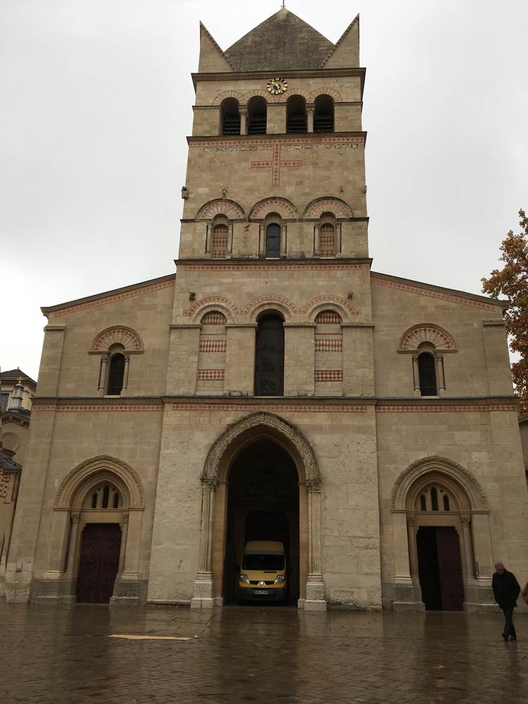 Livraison piano à l'Abbaye d'Ainay, Arpège Piano Service