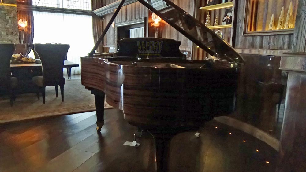 Chalet de montagne avec piano à queue