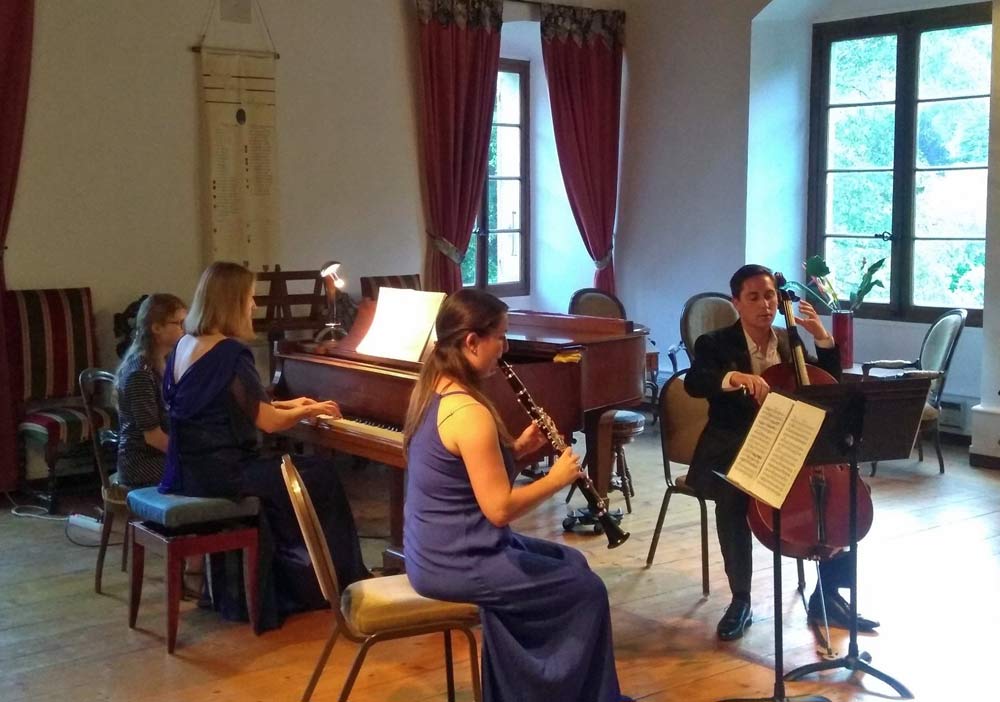 Aliona Tourenko piano Audrey Tupinier clarinett Ivan Tupinier violoncelle des ailes pour Jean Christophe à Tufts - Talloires