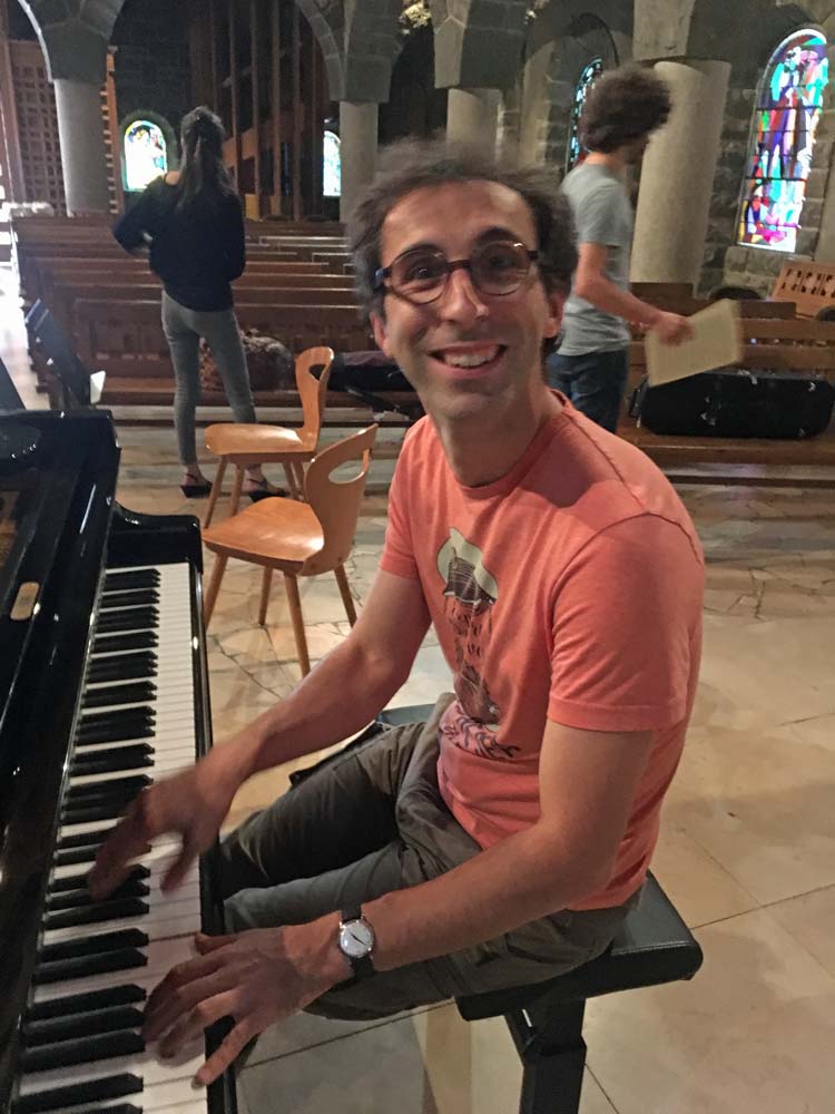 Sebastien Vichard, essaie du piano avant concert Michel Portal aux Musicales d'Assy 2019
