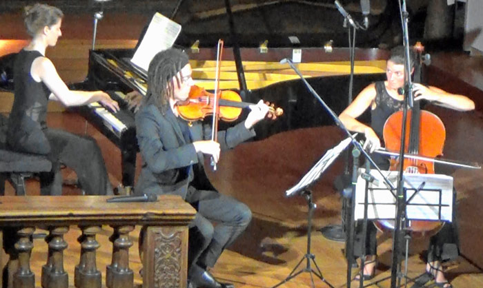 Trio Nuori : Aude Pivôt, violoncelle; Flore Merlin, piano; Vincent Brunel, violon