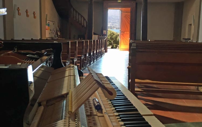 Intonation du piano pour le Vestiaire marathon 2 août 2022 Eglise de Talloires