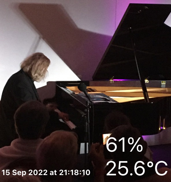 Sylvan Zingg, pianiste, fait monter la température de l'Orangerie du Château de voltaire à Ferney
