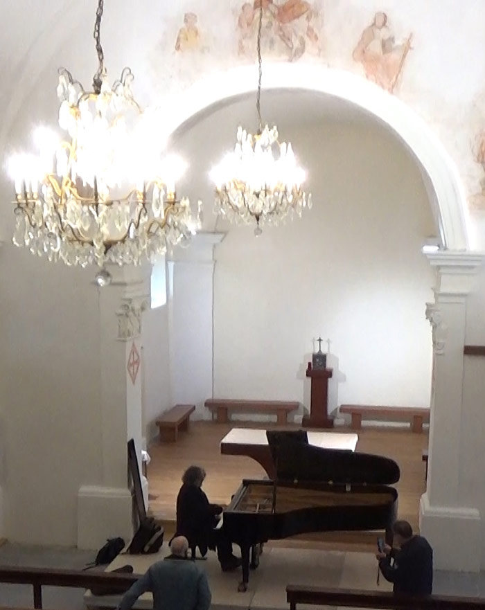 Préambule au récital de Stefan Cassar du 19 mars 2023 : Prise de marques avec le piano, et l'acoustique du lieu : l'Eglise de Vallorcine
