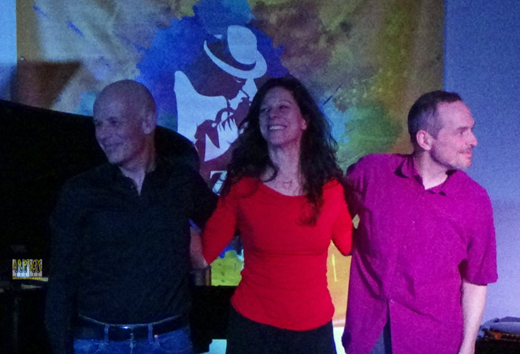 Prisme : Leila Kramis, piano ; Stéphane Fisch, contrebasse ; Sylvain Fournier, batterie à l'Orangerie du Château de Voltaire à Ferney, mars 2023