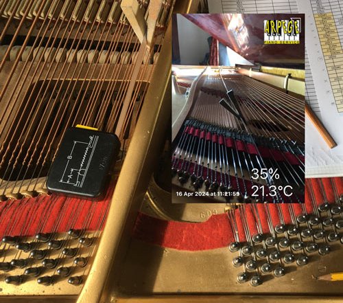 Mesure du plan de cordes d'un piano à queue ERARD, avant son remplacement par des jeux neufs de cordes filées et acier
