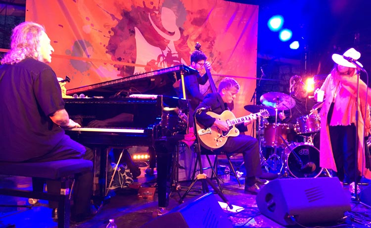 judith_owen_vocal__lex_warshawsky_contrebasse_david_torkanowsky_piano_dave_blenkhorn_guitar_pedro_segundo_drums