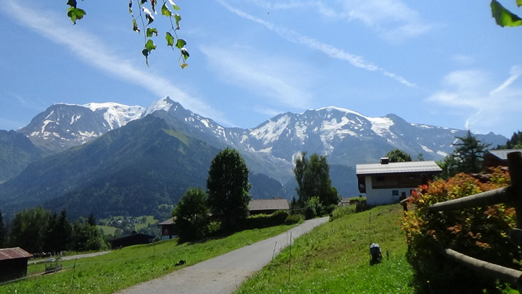 Le mont-blanc vu des Chattrix à Saint Nicolas de Véroce