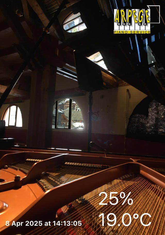 Préparation du piano pour concert à Val Thorens du Fabrice TAREL et Alexandra RIDOUT Quartet