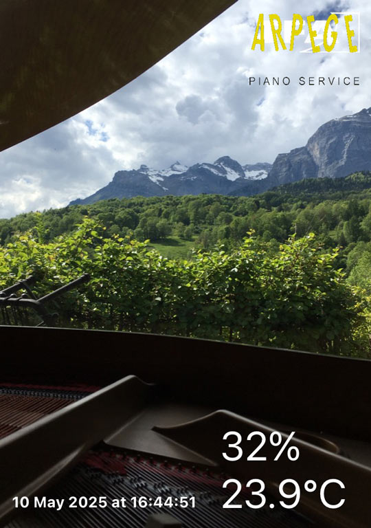 Piano à queue, crapaud Erard, avec vue, Servoz, Haute-Savoie