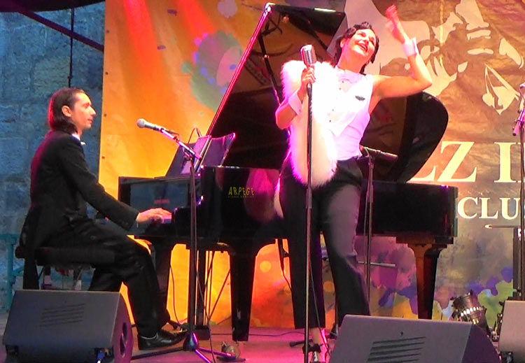 Ô de mon chéri, chant ; Vally Sullimann, piano, Jazz in Fort l'Ecluse, 26 juillet 2025