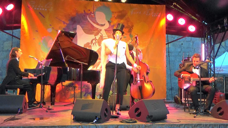 Ô de mon chéri, chant ; Vally Sullimann, piano ; Simone Magliozzi, guitare ; Maurizio Congiu, contrebasse, Fort l'Ecluse juillet 2025
