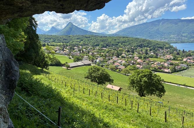 Lac d'annecy, les Bauges. Vue depuis Menthon St Bernard