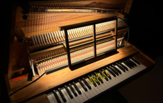 Piano "Una corda" de la tournée Stephan Eichern "Seul en scène", concert à Chamonix, le 24 avril 2026