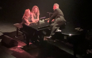 Pierre Lapointe et Duo Fortin-Poirier : Ne jamais mettre de charge sur le couvercle d'un piano. La mise en scène précautioneuse est requise!