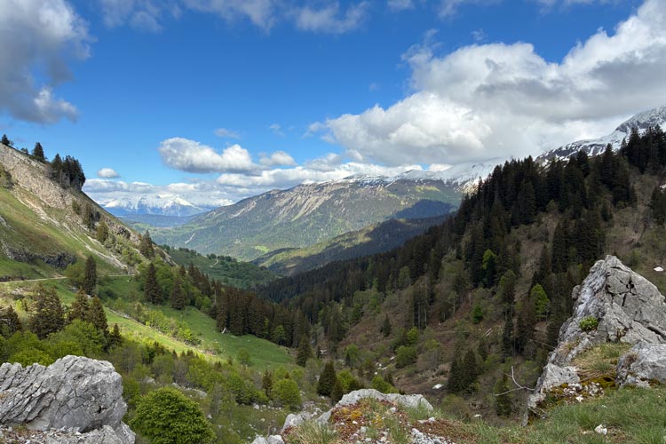 descente du col de la Colombière en direction de la vallée de l'Arve