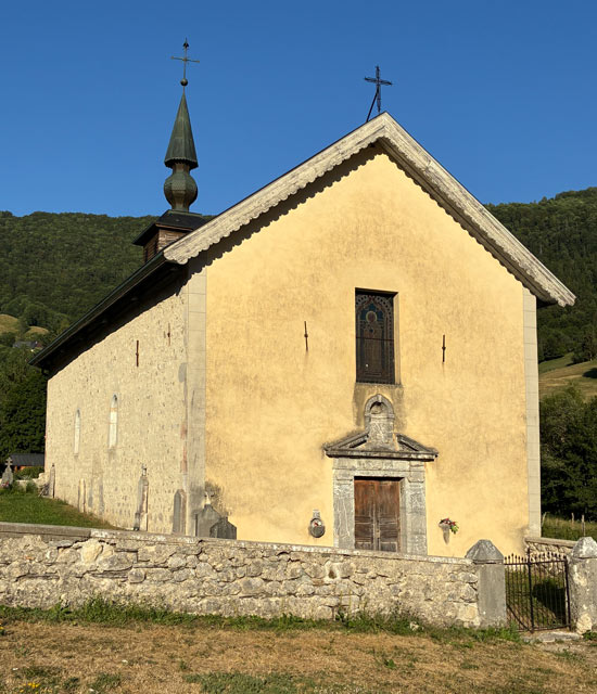 Chapelle Saint-Michel dite "de la Correrie" située au cœur du secteur de la Correrie à Aillon-le-Jeune.. Elle faisait partie intégrante du monastère de la combe d'Aillon, bâti vers 1421 par l'Ordre des Chartreux.
