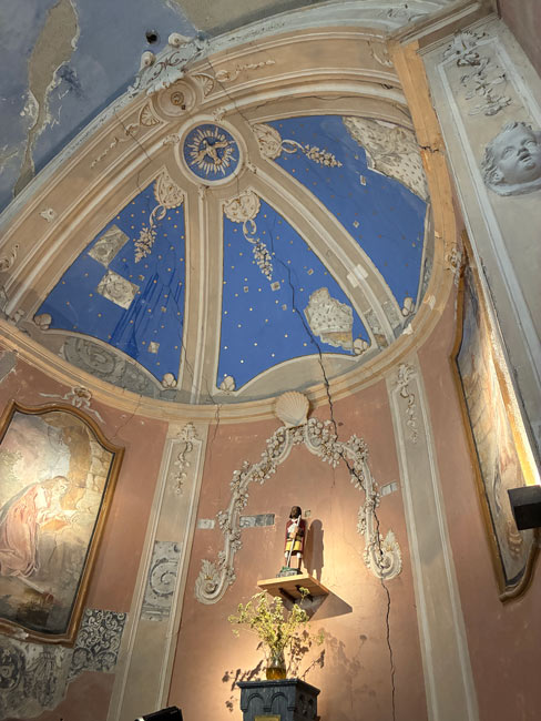 Voûte en berceau de la Chapelle Saint-Michel dite "de la Correrie" sitée au cœur du secteur de la Correrie à Aillon-le-Jeune.