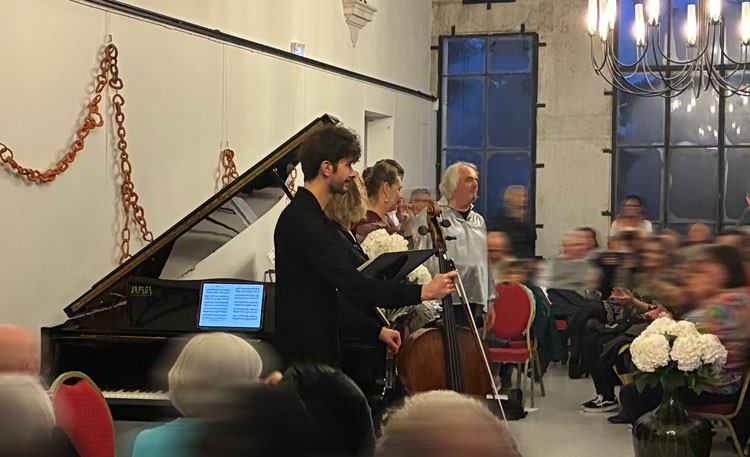 Annabelle Trinit&eacute;, piano Gustave Bourgeois, violoncelle Francesca Giarini Dalhen, soprano Eric Dalhen, r&eacute;citant et baryton Jean-Claude Welche, scie musicale et fl&ucirc;te de pan Orangerie du Ch&acirc;teau de Voltaire &agrave; frney, Pays de Gex, octobre 2026
