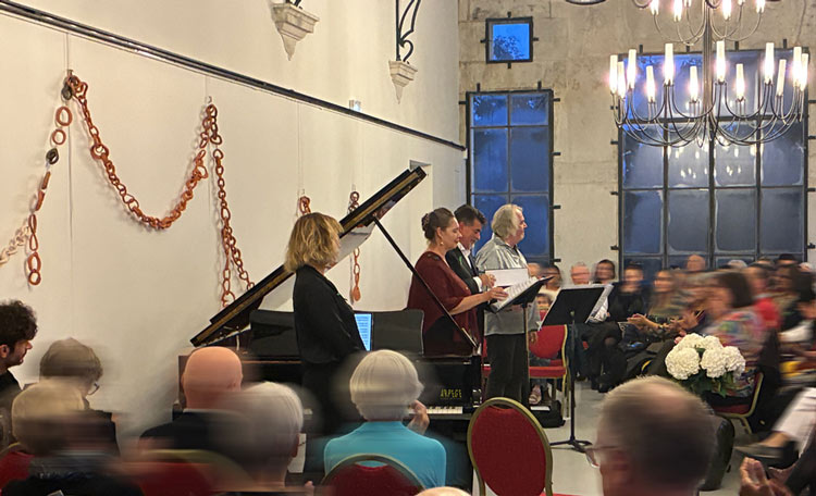 Annabelle Trinit&eacute;, piano Gustave Bourgeois, violoncelle Francesca Giarini Dalhen, soprano Eric Dalhen, r&eacute;citant et baryton Jean-Claude Welche, scie musicale et fl&ucirc;te de pan